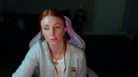 Snapshot of red_firesquirt chatting on January 29, 9:39 pm Red - online show from January 29, 9:39 pm