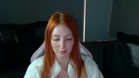 Snapshot of red_firesquirt chatting on February 18, 2:38 pm Red - online show from February 18, 2:38 pm