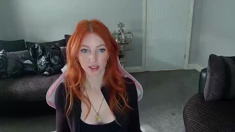 Snapshot of red_firesquirt chatting on March 10, 2:37 pm Red - online show from March 10, 2:37 pm