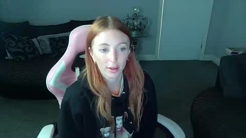 Snapshot of red_firesquirt chatting on January 6, 3:27 pm Red - online show from January 6, 3:27 pm