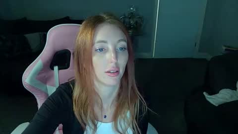 Snapshot of red_firesquirt chatting on January 12, 12:43 pm Red - online show from January 12, 12:43 pm