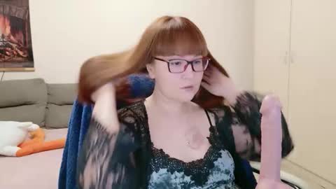 Snapshot of red_fox777 chatting on February 16, 7:43 pm Lisa online show from February 16, 7:43 pm