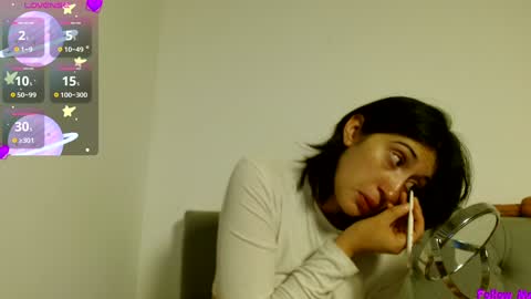 IG   OF red moonn online show from December 19, 10:45 am