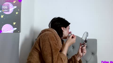 IG   OF red moonn online show from January 28, 10:34 am