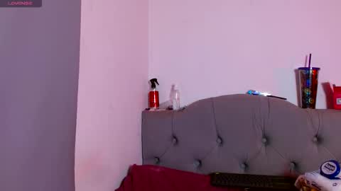 IG   OF red moonn online show from November 28, 5:10 am