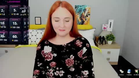 Snapshot of red_naughtyfox chatting on December 22, 8:14 pm Lessy Fox online show from December 22, 8:14 pm