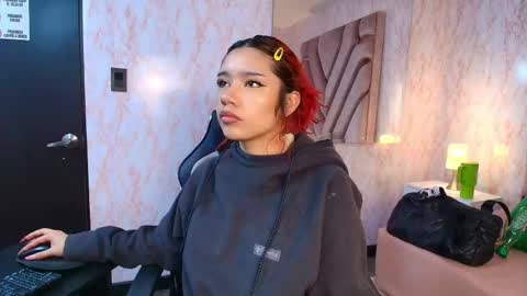 red_pandaa online show from February 1, 3:27 am