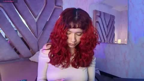 red_pandaa online show from April 8, 3:39 am