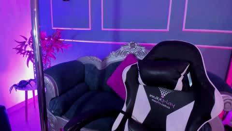     online show from February 13, 11:28 am