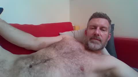 Snapshot of redandbluecloud chatting on December 21, 12:16 pm Red online show from December 21, 12:16 pm