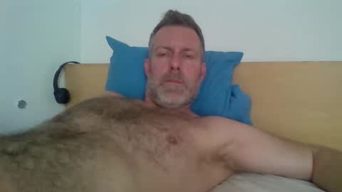 Snapshot of redandbluecloud chatting on November 17, 10:54 am Red online show from November 17, 10:54 am