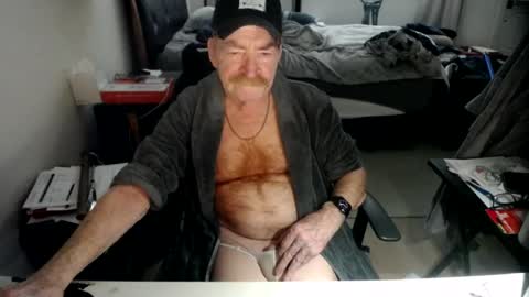 Snapshot of redbare12007 chatting on June 15, 4:20 pm Red online show from June 15, 4:20 pm