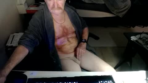 Snapshot of redbare12007 chatting on June 20, 9:39 pm Red online show from June 20, 9:39 pm