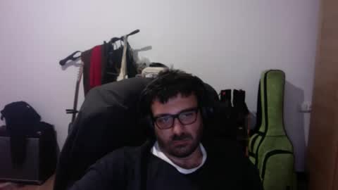 redbonezzzz online show from April 15, 1:12 am