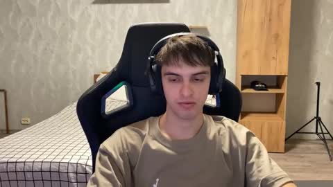 Snapshot of redbullshine chatting on September 20, 1:34 pm redbullshine online show from September 20, 1:34 pm