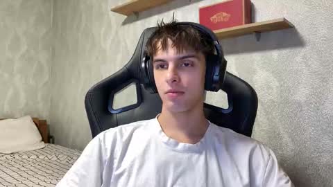 Snapshot of redbullshine chatting on October 1, 7:42 pm redbullshine online show from October 1, 7:42 pm