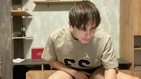 Snapshot of redbullshine chatting on December 15, 11:47 am redbullshine online show from December 15, 11:47 am