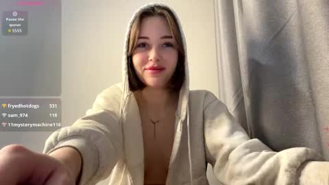 Mia online show from January 10, 9:30 pm