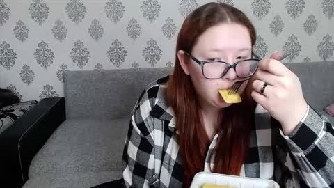 Snapshot of redchloee chatting on October 21, 8:48 am Chloe online show from October 21, 8:48 am