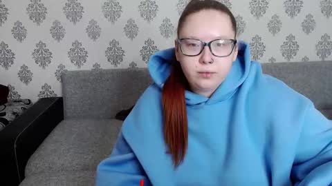 Snapshot of redchloee chatting on October 22, 8:03 am Chloe online show from October 22, 8:03 am