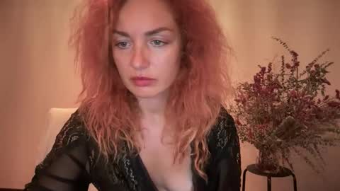 reddgirll online show from October 15, 9:04 pm