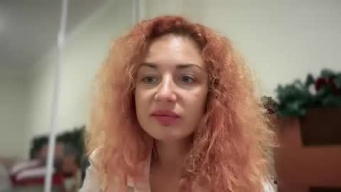 reddgirll online show from November 28, 10:40 am