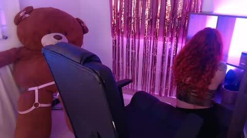 Snapshot of redgirrl_77 chatting on May 25, 12:11 pm Mere online show from May 25, 12:11 pm