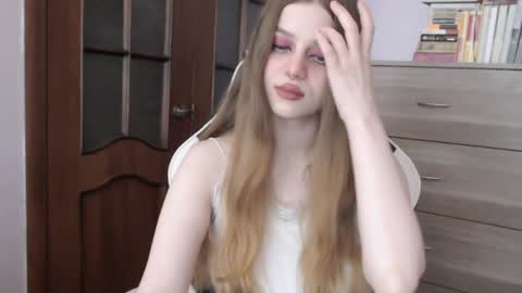 Lily online show from September 26, 1:42 am