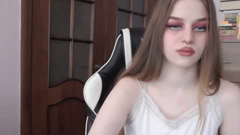 Lily online show from October 18, 1:52 am