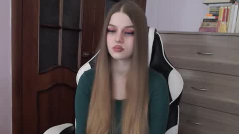 Lily online show from November 8, 2:45 am