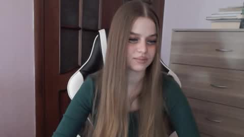 Lily online show from March 18, 2:04 am