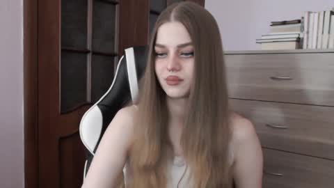 Lily online show from March 26, 1:55 am