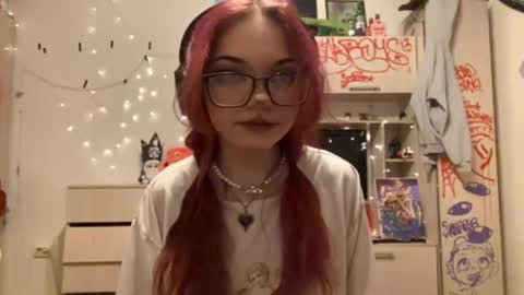 Snapshot of redheadcatxd chatting on April 5, 9:12 pm Eva online show from April 5, 9:12 pm