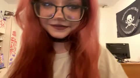 Snapshot of redheadcatxd chatting on April 28, 9:31 pm Eva online show from April 28, 9:31 pm