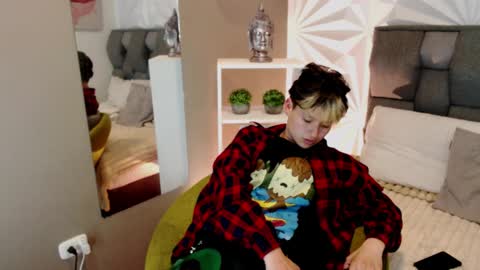 redhood_1_ online show from April 2, 4:21 am