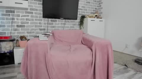 Snapshot of redlaylla chatting on March 6, 10:09 am Laylla online show from March 6, 10:09 am