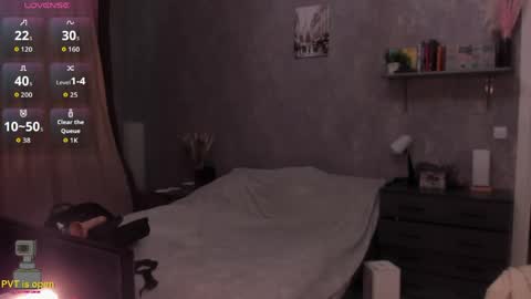 Stephanie online show from March 2, 9:16 am