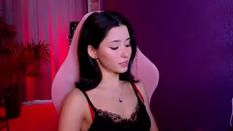 Snapshot of redmidnight_ chatting on June 12, 3:44 pm Kiara online show from June 12, 3:44 pm