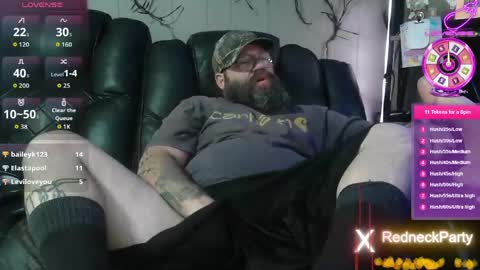 Snapshot of redneckwants2play chatting on April 25, 1:41 am RedneckWants2Play online show from April 25, 1:41 am