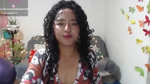 Snapshot of redvelvet_25 chatting on December 22, 12:18 am Velvet online show from December 22, 12:18 am