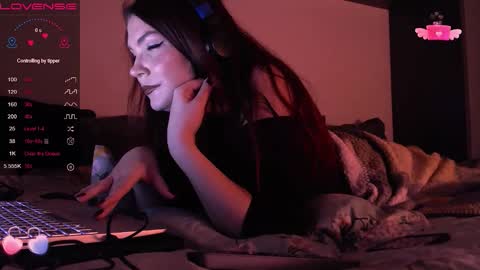 Snapshot of redyari chatting on November 21, 11:14 pm Red online show from November 21, 11:14 pm