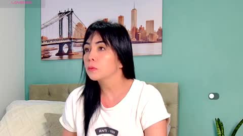 Snapshot of reese_yanella chatting on February 11, 10:09 am Yanella online show from February 11, 10:09 am