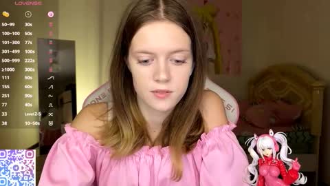 Snapshot of regeniastetson chatting on October 19, 2:18 pm Lucy online show from October 19, 2:18 pm