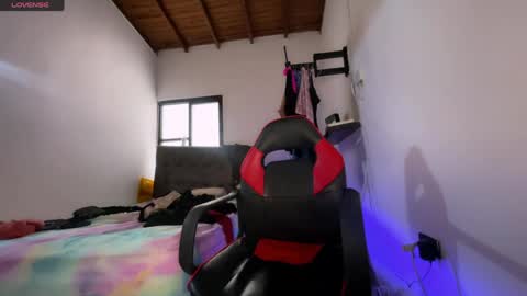 regina_mills_milk online show from May 17, 7:21 pm