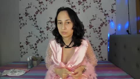 Snapshot of reginamoon12 chatting on February 1, 1:41 pm Alisa online show from February 1, 1:41 pm