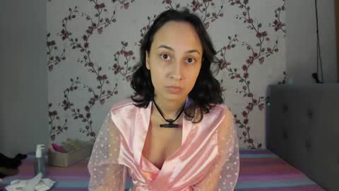 Snapshot of reginamoon12 chatting on February 2, 4:32 pm Alisa online show from February 2, 4:32 pm