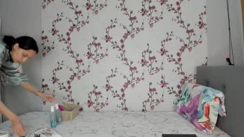 Snapshot of reginamoon12 chatting on February 10, 1:44 pm Alisa online show from February 10, 1:44 pm