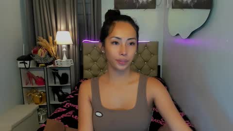 reighnempress online show from January 19, 2:36 am