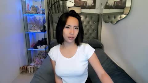 reighnempress online show from January 19, 1:31 am