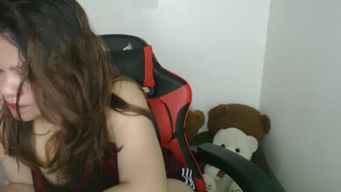 Snapshot of reign2525 chatting on March 5, 3:51 pm reign2525 online show from March 5, 3:51 pm